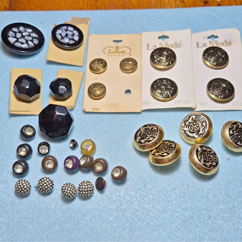 Lot # 101- Vintage La Mode Mixed Novelty Buttons Gold/ black Crafts sewing